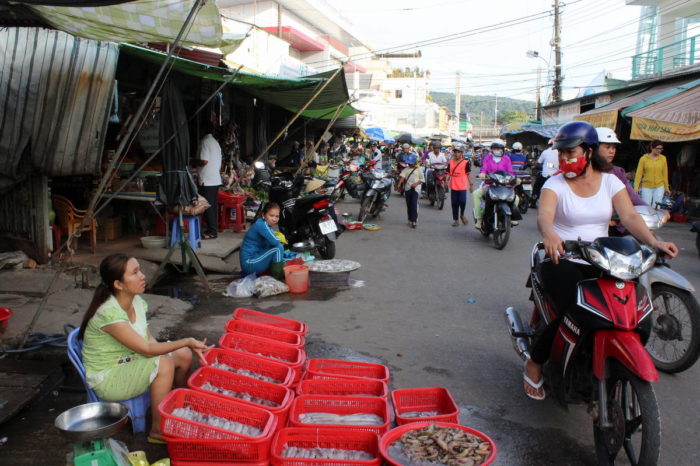 где купить креветок на Фукуоке, Вьетнам, дневной рынок