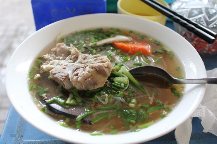 Суп Фо бо на Фукуоке, что попробовать во Вьетнаме из еды