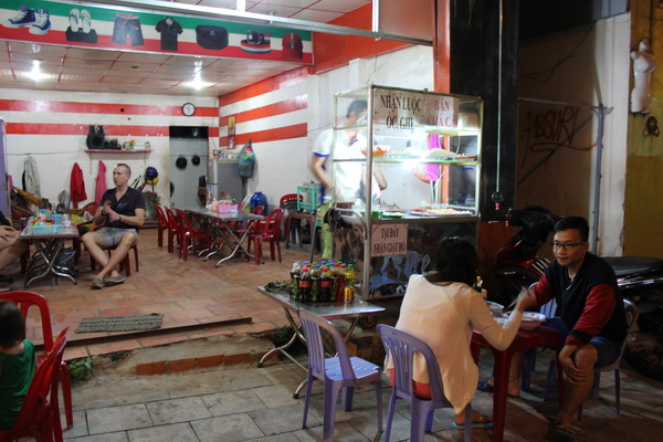 дешёвое кафе локал во Вьетнаме на Фукуоке цена еды 2017 года-18