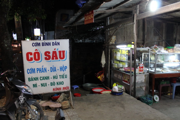 дешёвое кафе локал во Вьетнаме на Фукуоке цена еды 2017 года