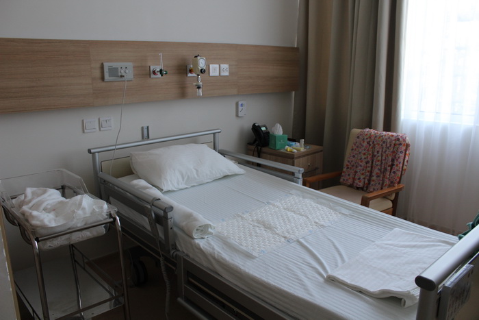роды во Вьтнаме на острове Фукуок палата в госпитале Винмек полеродовая палата