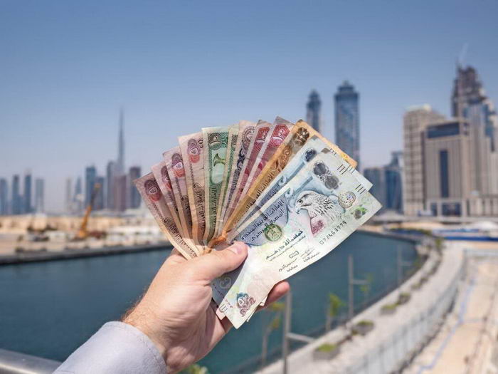 сколько брать денег в ОАЭ