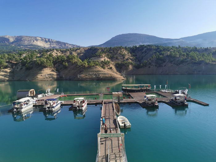 Бирюзовое озеро Эрменек в Турции в 2022