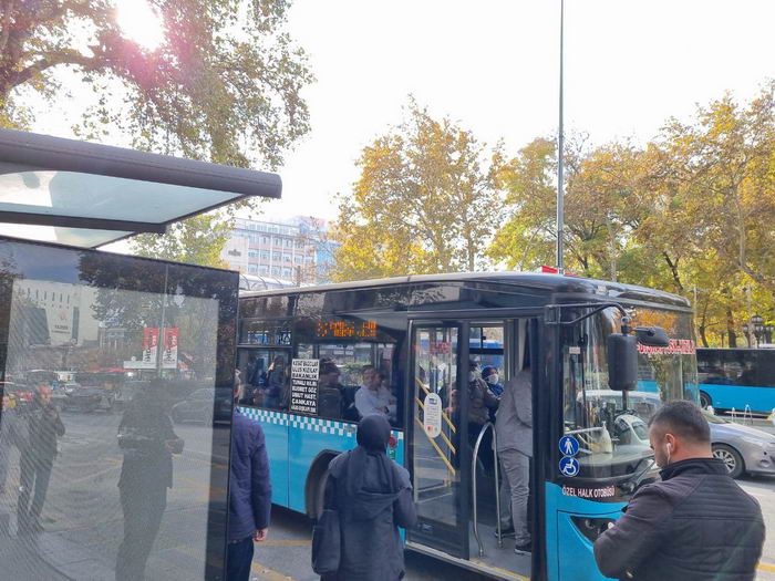 Автобусная остановка в Анкаре