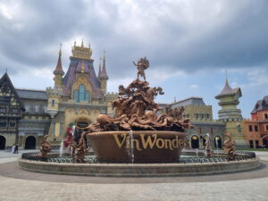 Парк развлечений VinWonders на острове Фукуок во Вьетнаме в 2024 году